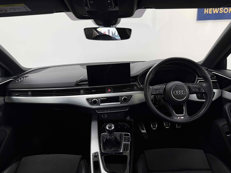 Audi A4 TFSI S line - U2331