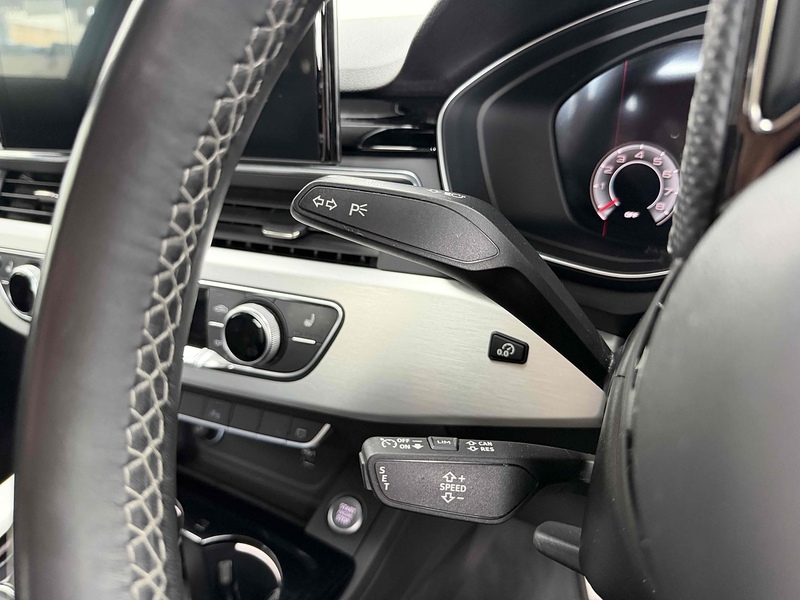 Audi A4 TFSI S line - U2331