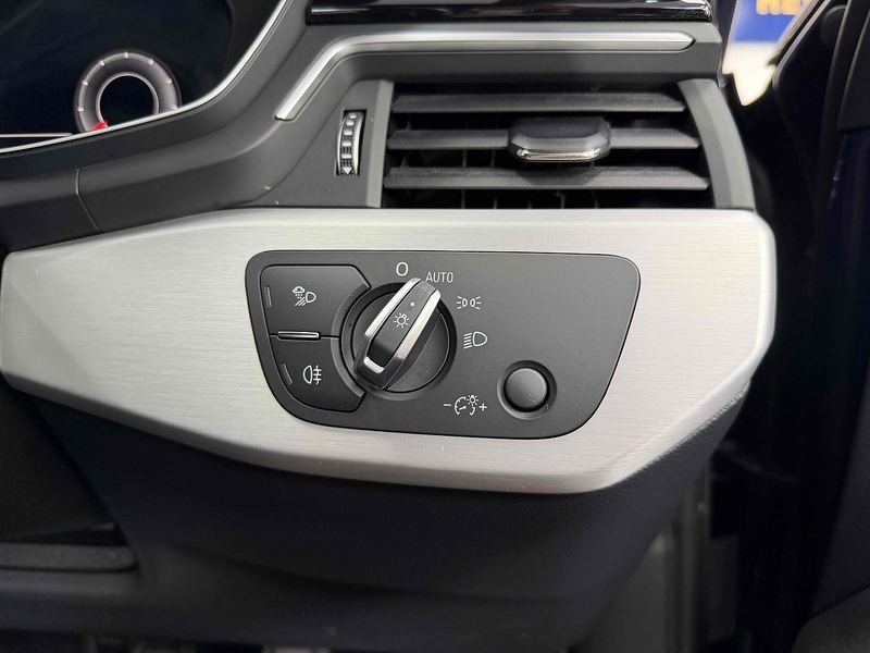 Audi A4 TFSI S line - U2331
