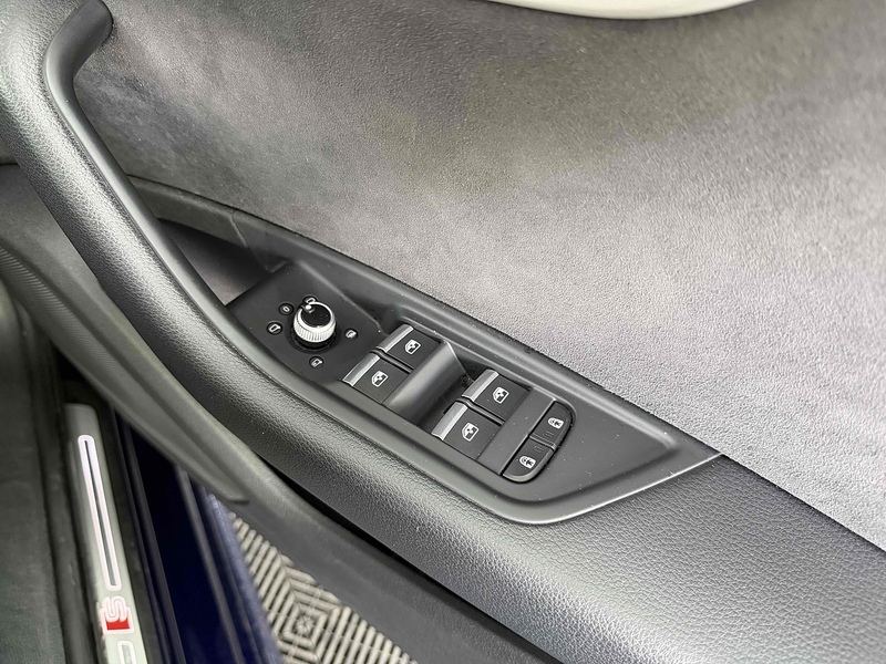Audi A4 TFSI S line - U2331