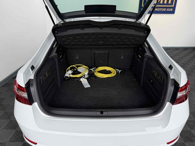 Skoda Superb TSI iV SE Technology - U2340