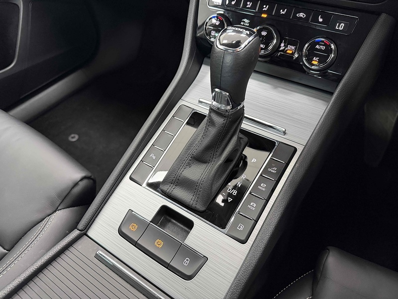 Skoda Superb TSI iV SE Technology - U2340