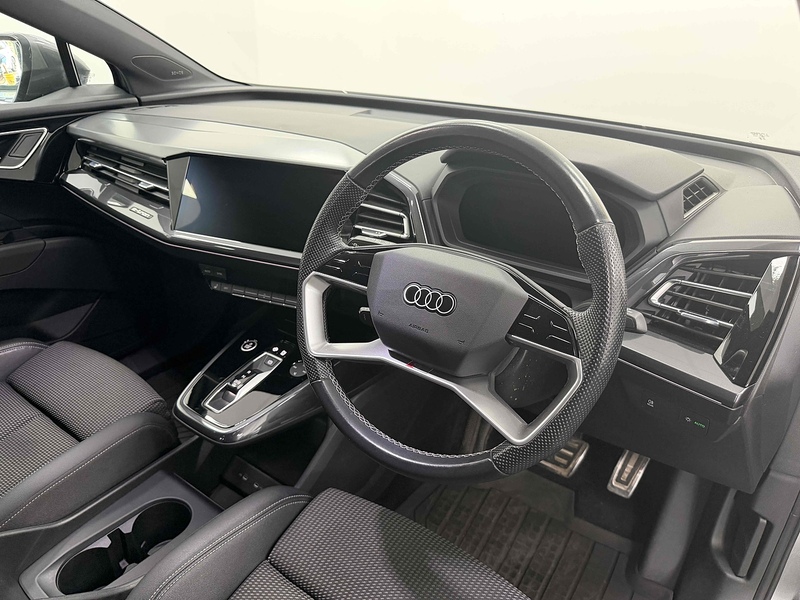 Audi Q4 e-tron S line - U2370