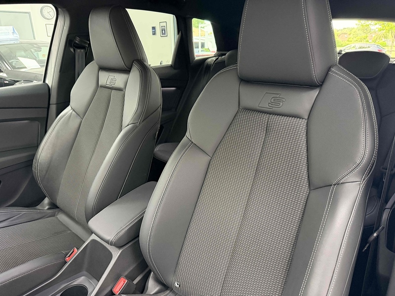 Audi Q4 e-tron S line - U2370