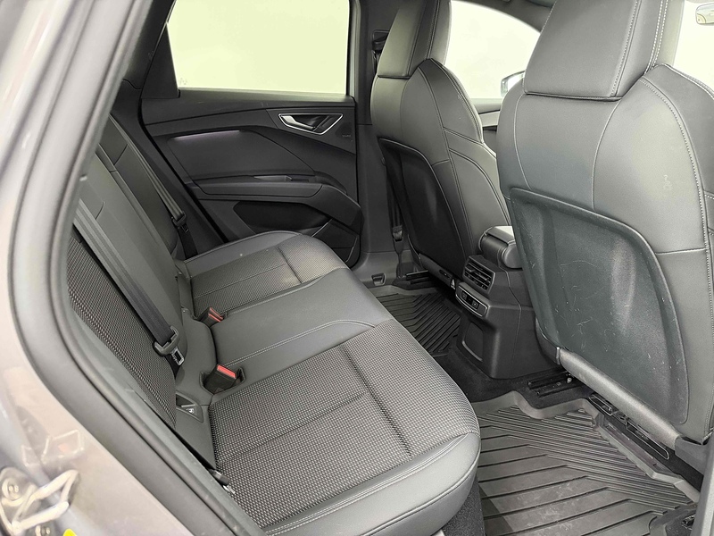 Audi Q4 e-tron S line - U2370