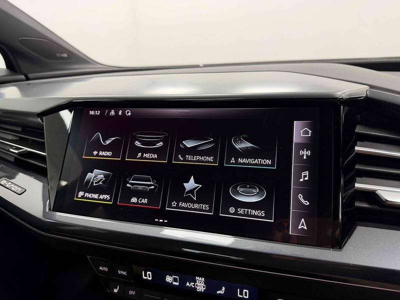 Audi Q4 e-tron S line - U2383