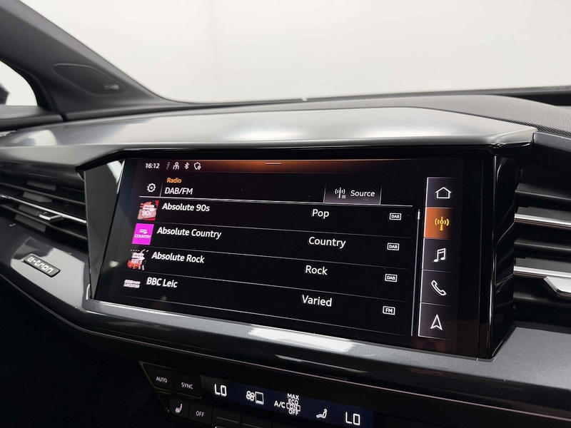 Audi Q4 e-tron S line - U2383
