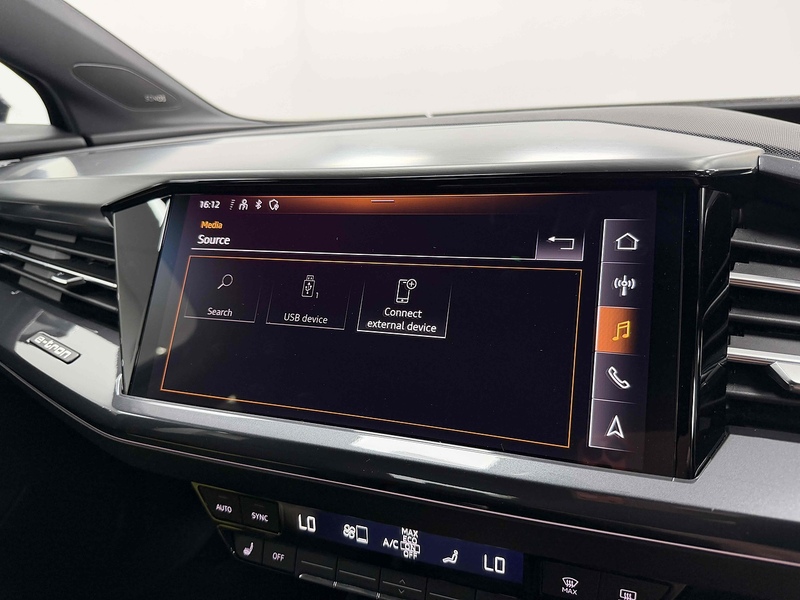 Audi Q4 e-tron S line - U2383