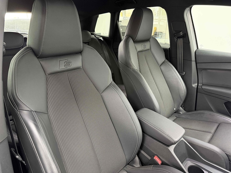 Audi Q4 e-tron S line - U2393