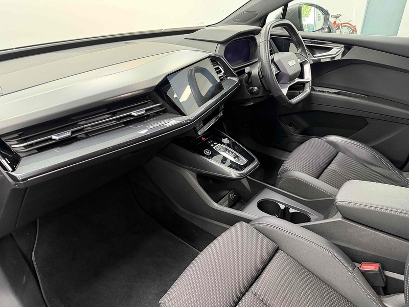 Audi Q4 e-tron S line - U2393