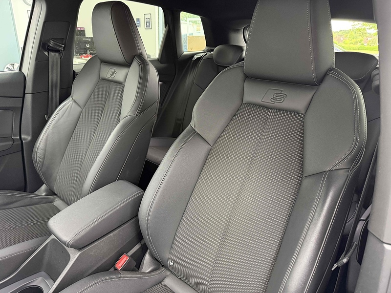 Audi Q4 e-tron S line - U2393