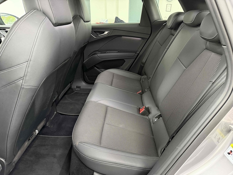 Audi Q4 e-tron S line - U2393