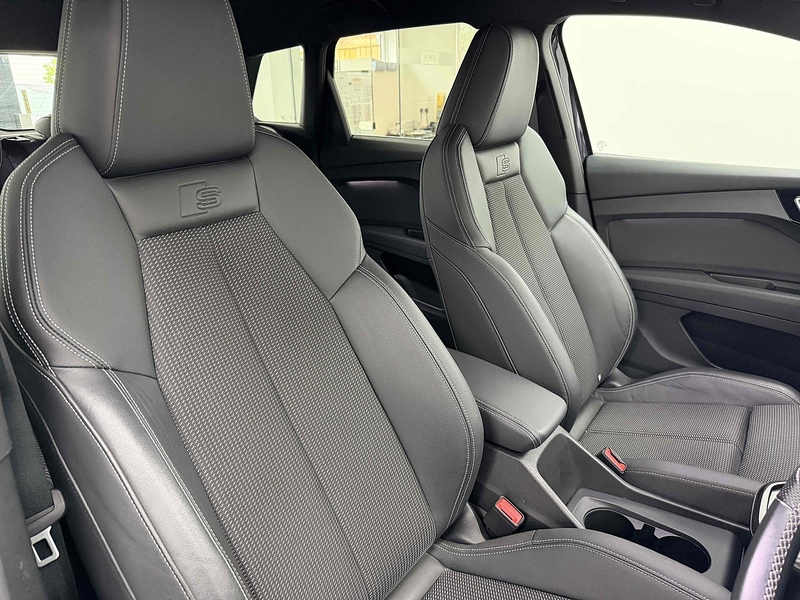 Audi Q4 e-tron S line - U2397