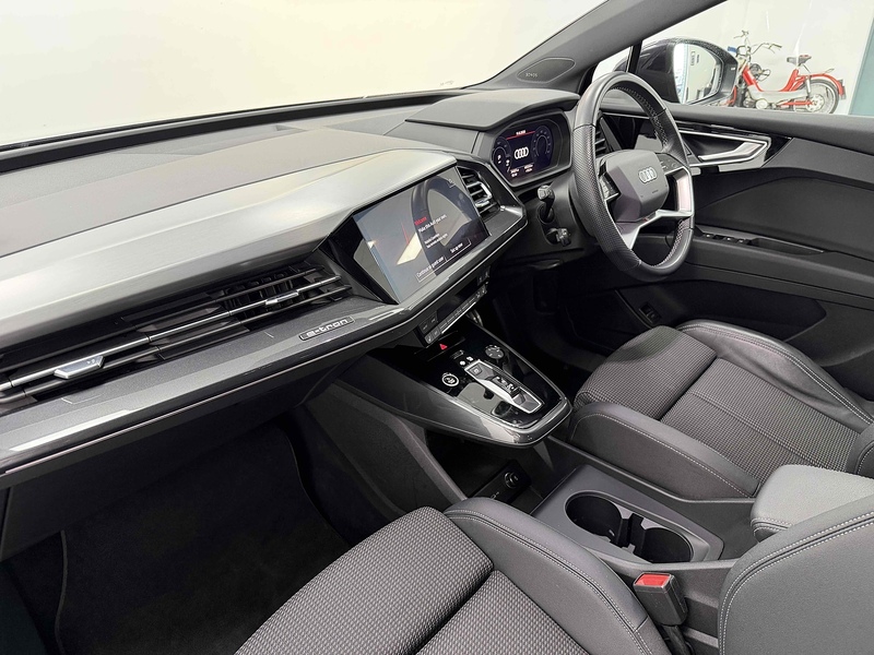 Audi Q4 e-tron S line - U2397