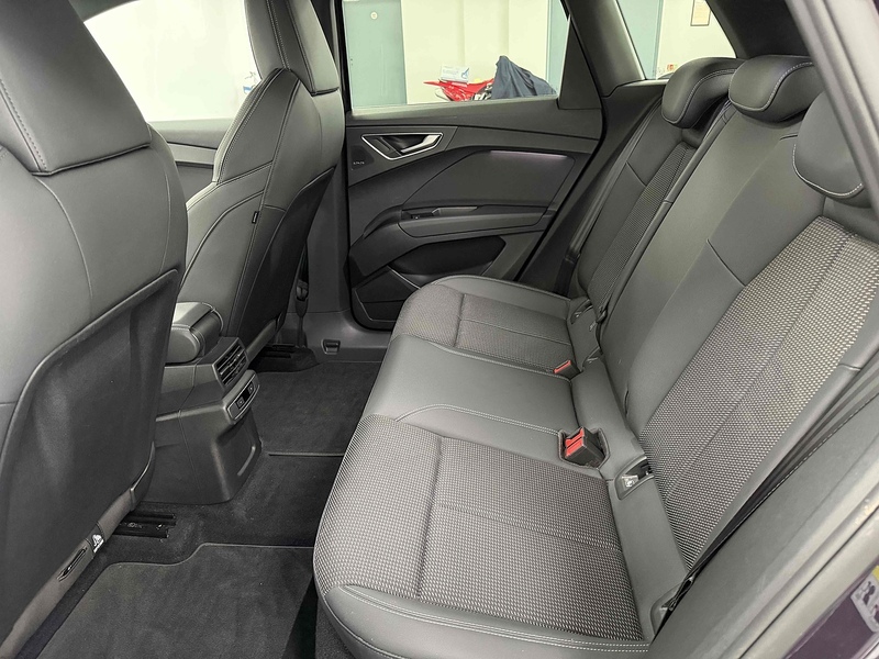 Audi Q4 e-tron S line - U2397
