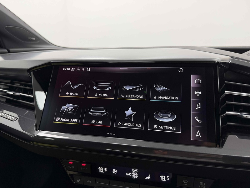 Audi Q4 e-tron S line - U2397