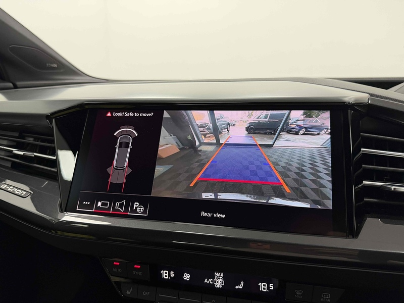 Audi Q4 e-tron S line - U2397