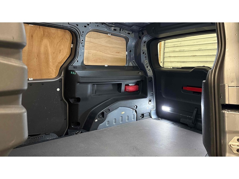 Volkswagen ID. Buzz Cargo Pro Commerce Plus - U2439