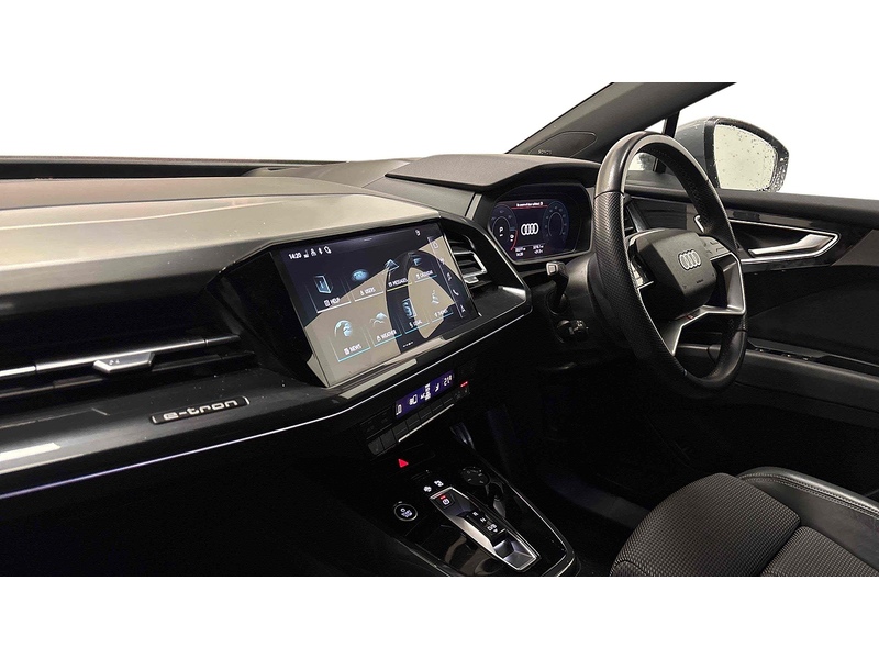 Audi Q4 e-tron S line - U2447