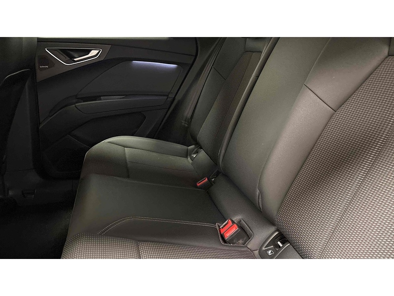Audi Q4 e-tron S line - U2447