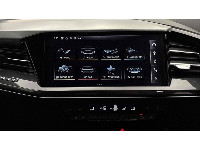 Audi Q4 e-tron S line - U2448