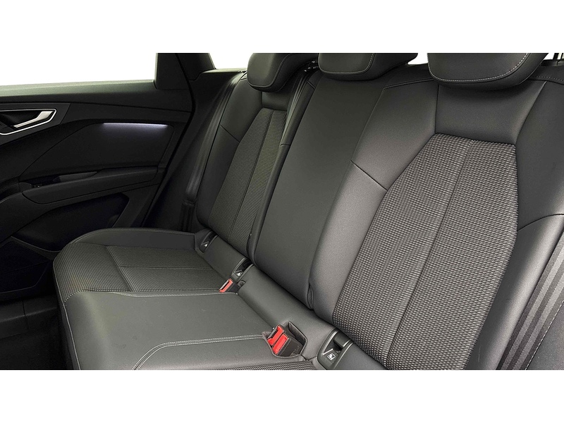 Audi Q4 e-tron S line - U2448