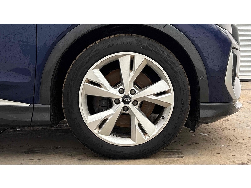 Audi Q4 e-tron S line - U2448