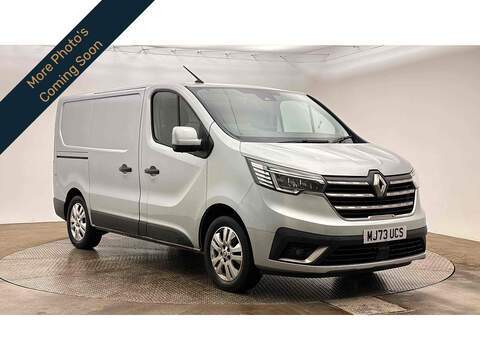 Renault Trafic 2.0 530e 12kWh SE Saloon 4dr Petrol Plug-in Hybrid Auto xDrive Euro 6 (s/s) (252 ps)