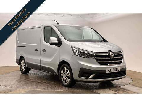 Renault Trafic 2.0 530e 12kWh SE Saloon 4dr Petrol Plug-in Hybrid Auto xDrive Euro 6 (s/s) (252 ps)