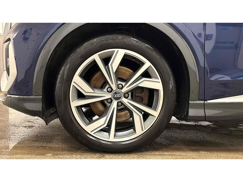 Audi Q4 e-tron Launch Edition - U2461