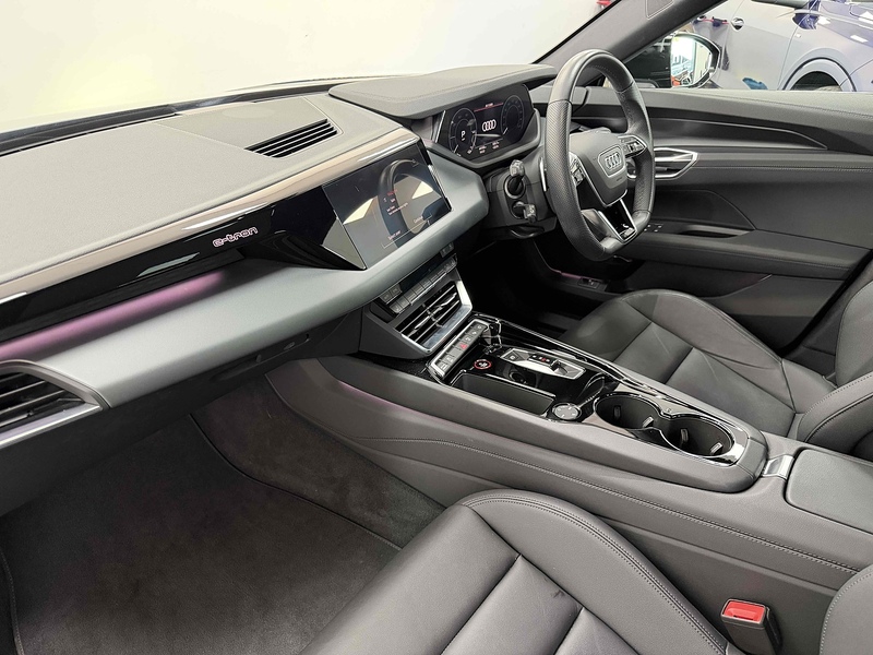 Audi e-tron GT  - U2476
