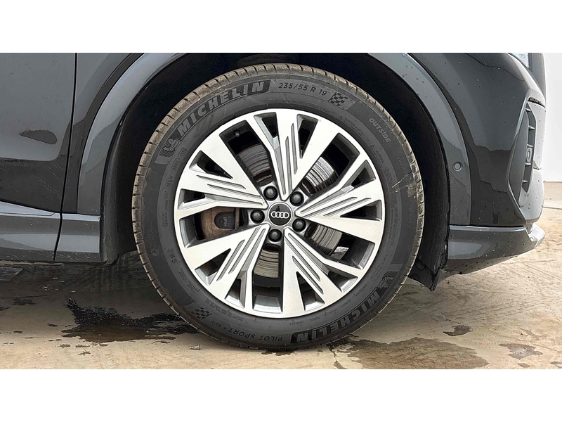 Audi Q4 e-tron Sport - U2480