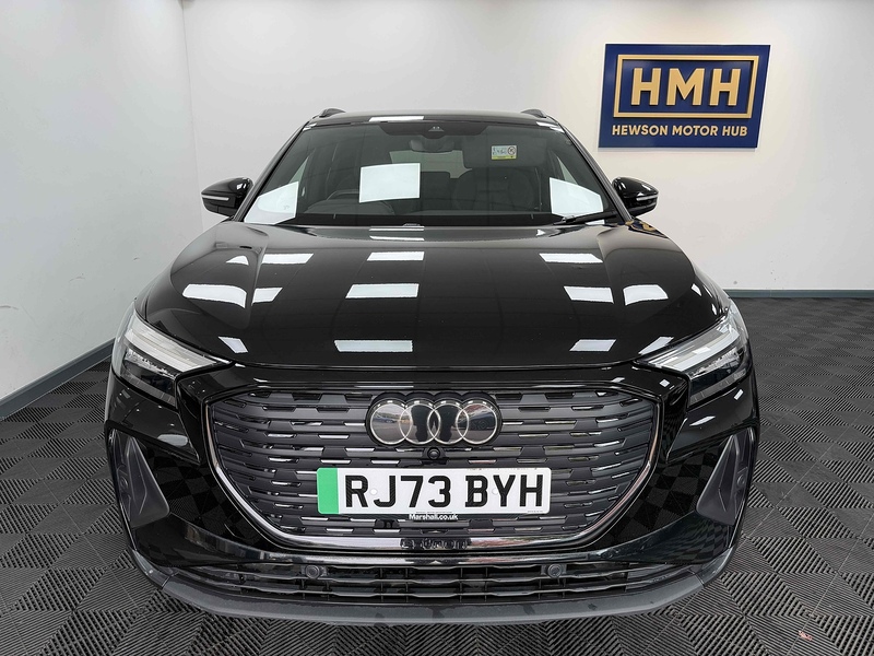 Audi Q4 e-tron Black Edition - U2489