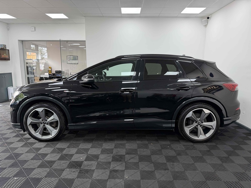 Audi Q4 e-tron Black Edition - U2489