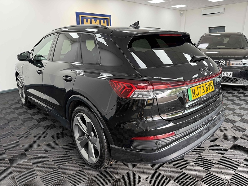 Audi Q4 e-tron Black Edition - U2489
