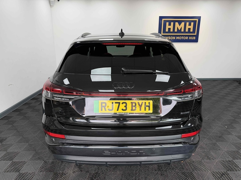 Audi Q4 e-tron Black Edition - U2489