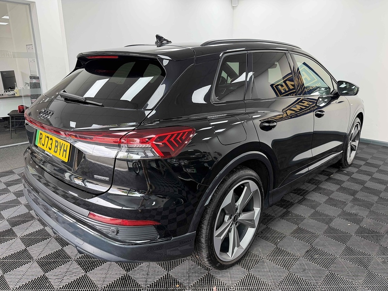 Audi Q4 e-tron Black Edition - U2489
