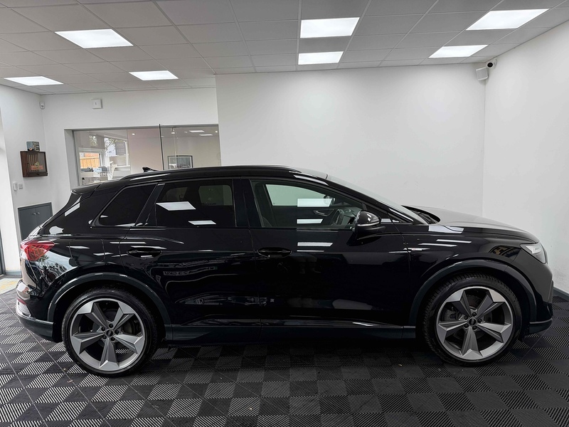 Audi Q4 e-tron Black Edition - U2489