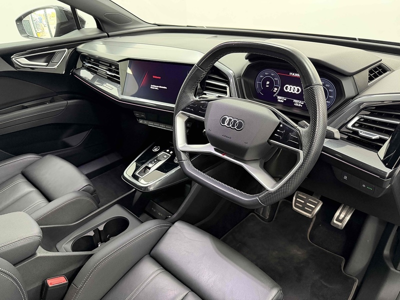 Audi Q4 e-tron Black Edition - U2489