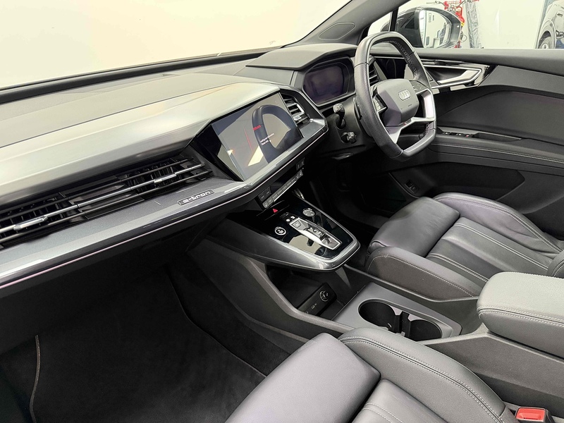 Audi Q4 e-tron Black Edition - U2489