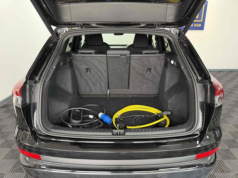 Audi Q4 e-tron Black Edition - U2489