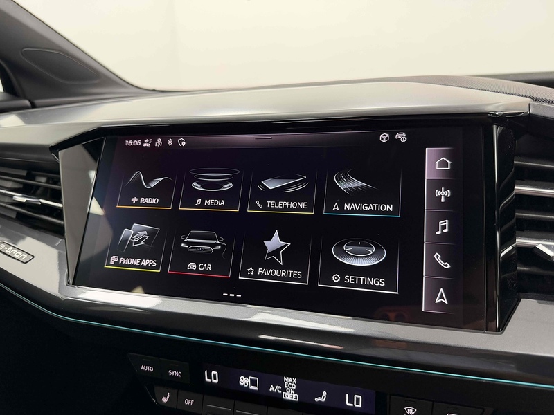 Audi Q4 e-tron Black Edition - U2489