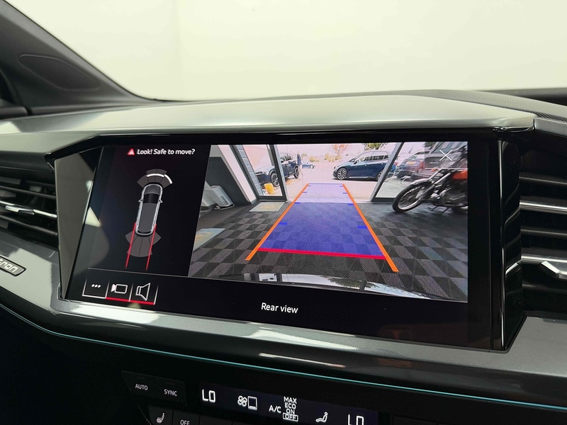 Audi Q4 e-tron Black Edition - U2489