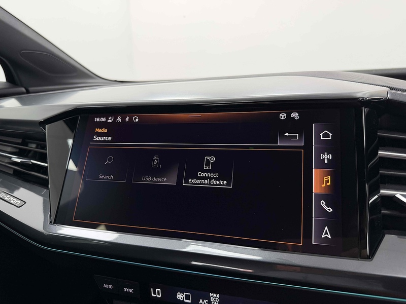 Audi Q4 e-tron Black Edition - U2489