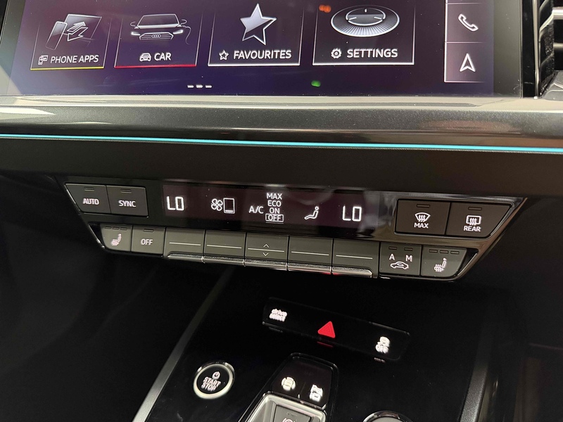 Audi Q4 e-tron Black Edition - U2489