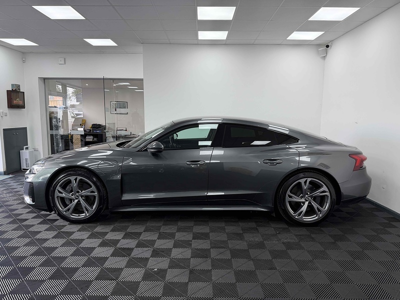 Audi e-tron GT  - U2500