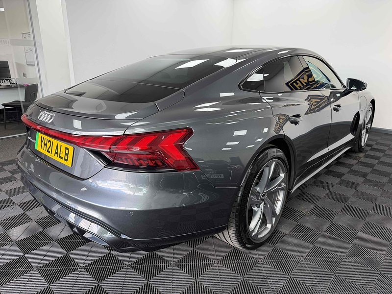 Audi e-tron GT  - U2500