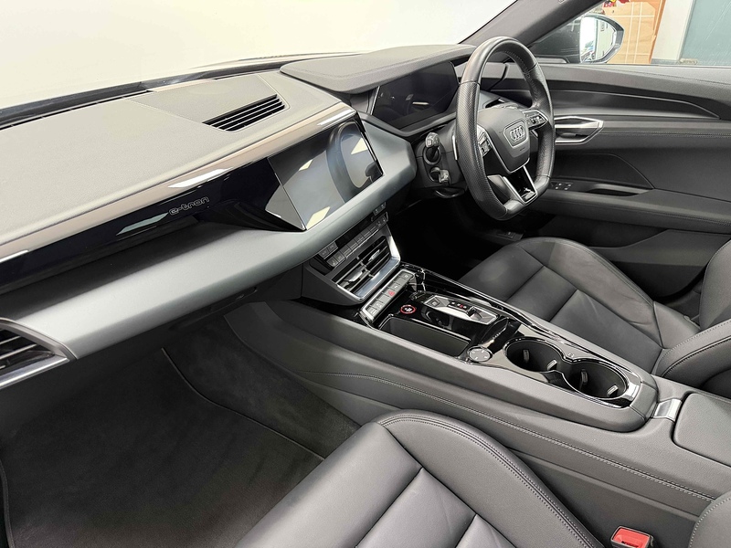 Audi e-tron GT  - U2500