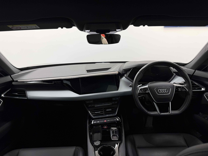 Audi e-tron GT  - U2500