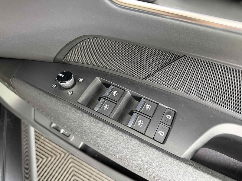 Audi e-tron GT  - U2500